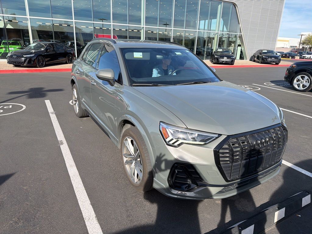 Thumbnail: 2021 Audi Q3 - 3