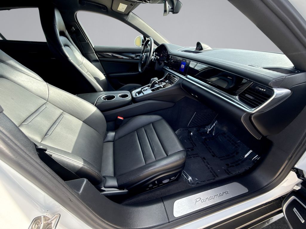 Thumbnail: 2022 Porsche Panamera - 15