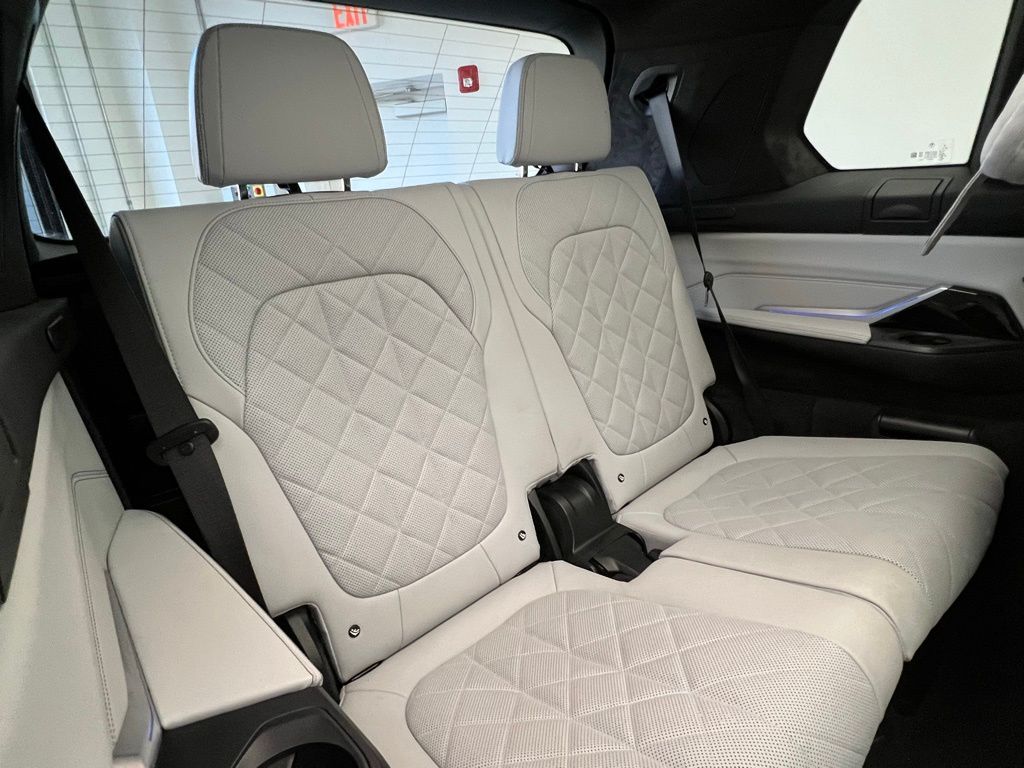 Thumbnail: 2023 BMW X7 - 9