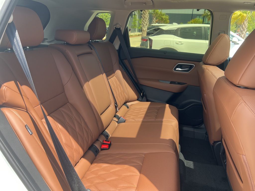 2025 Everest White Pearl Nissan Rogue Platinum FWD SUV