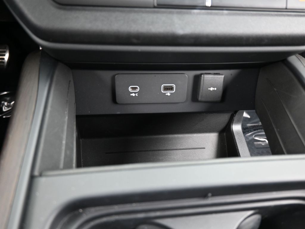 Used 2023 Black Land Rover X image 27