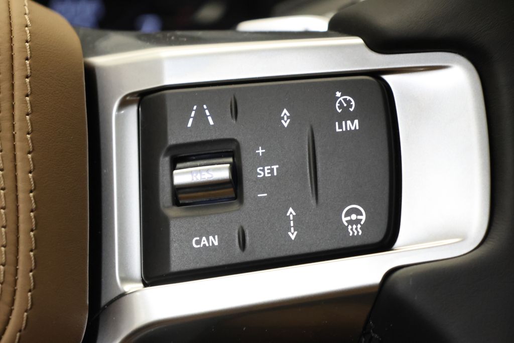 Thumbnail: 2026 Land Rover Discovery - 19