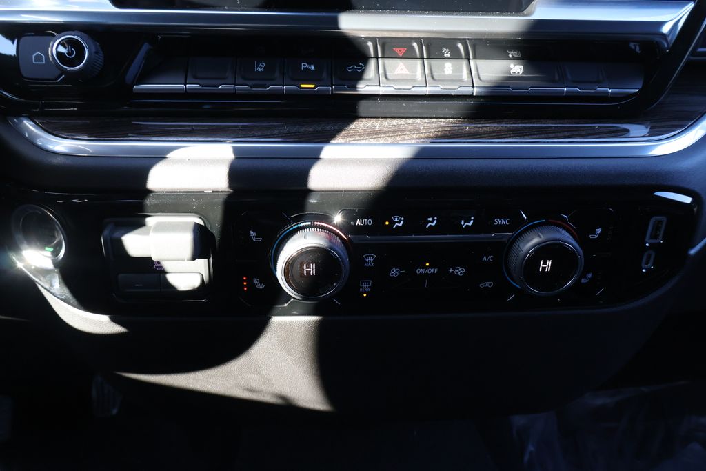 Thumbnail: 2026 Chevrolet Silverado 3500 - 25