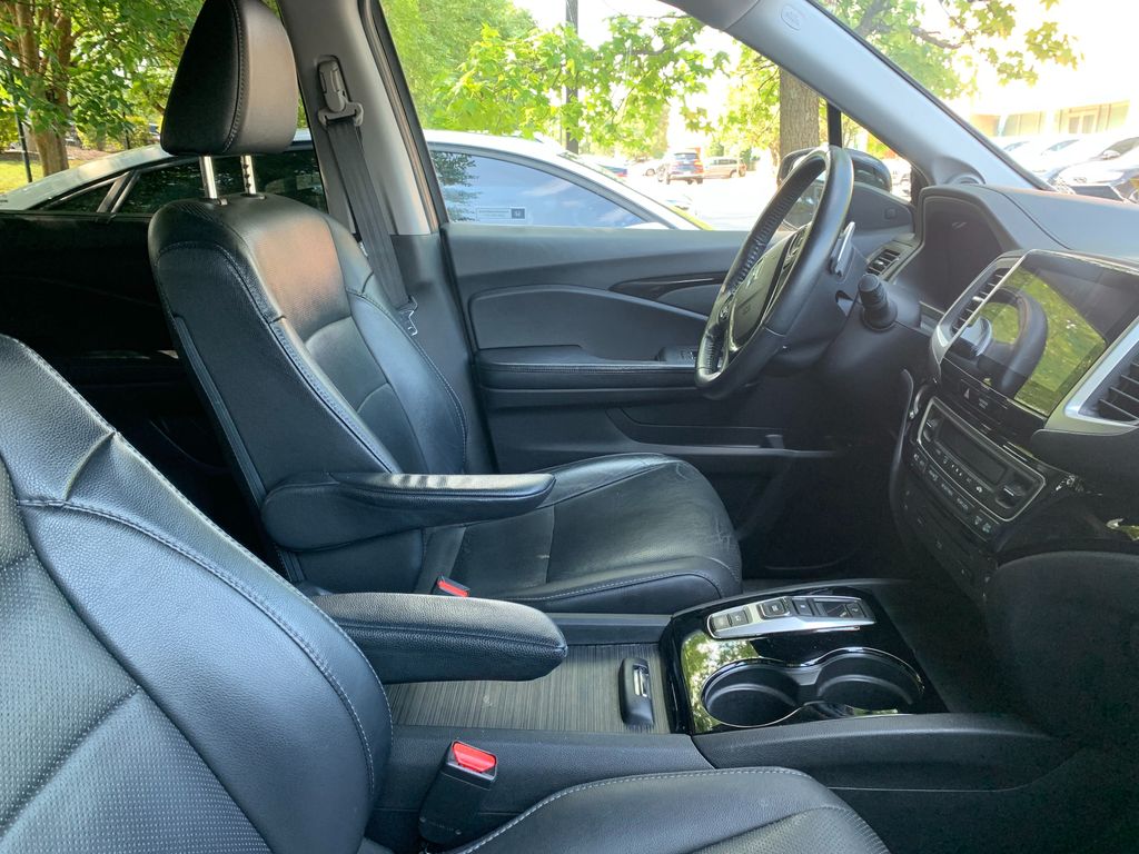 Thumbnail: 2017 Honda Pilot - 4