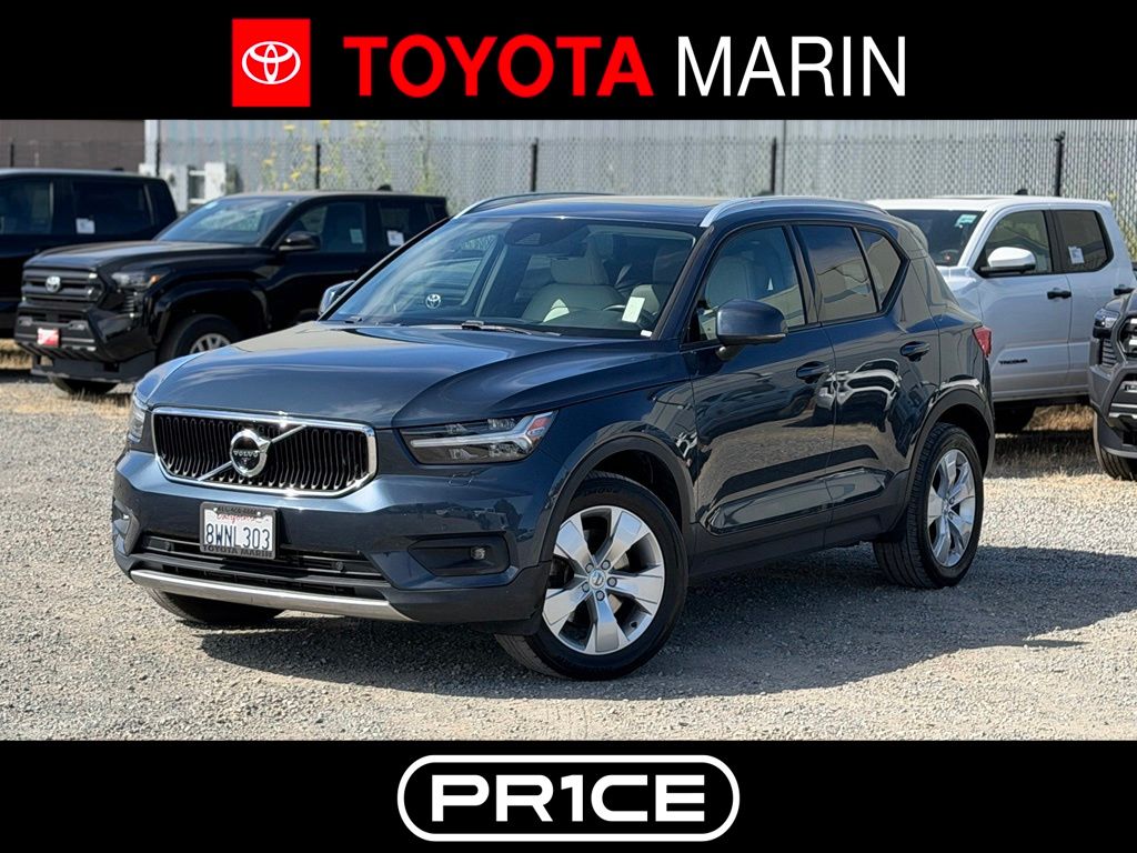2021 Volvo XC40 T5 Momentum AWD's photo