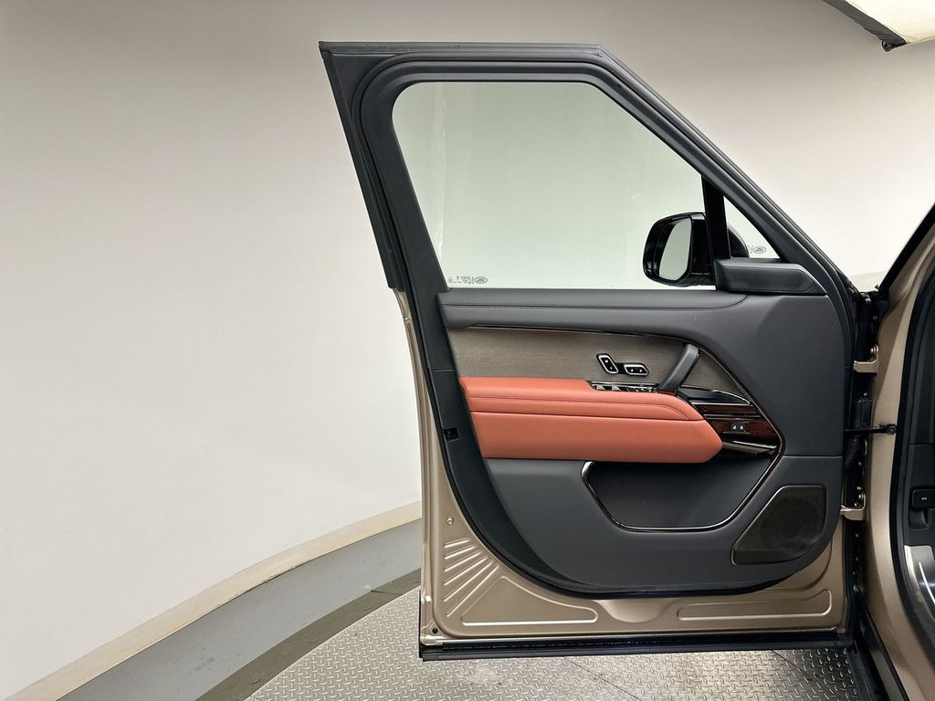 Thumbnail: 2026 Land Rover Range Rover - 22