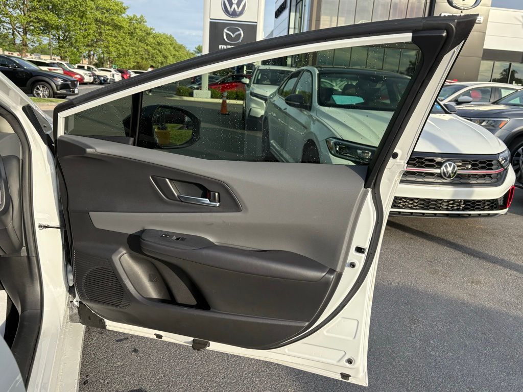 2023 Toyota Prius XLE photo