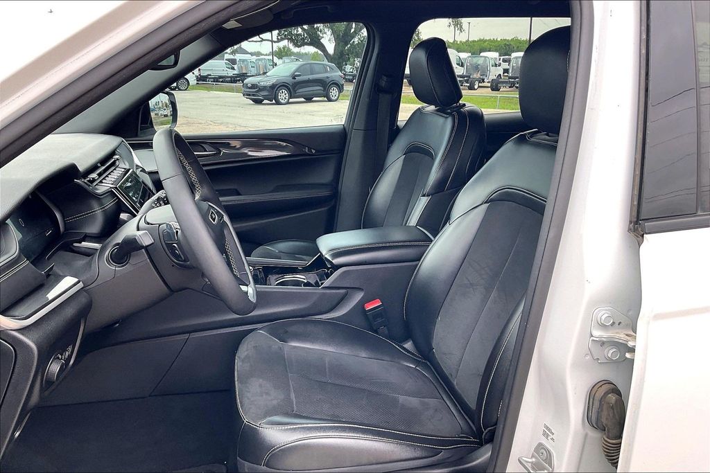 Used 2023 Jeep Grand Cherokee L Altitude 4D Sport Utility