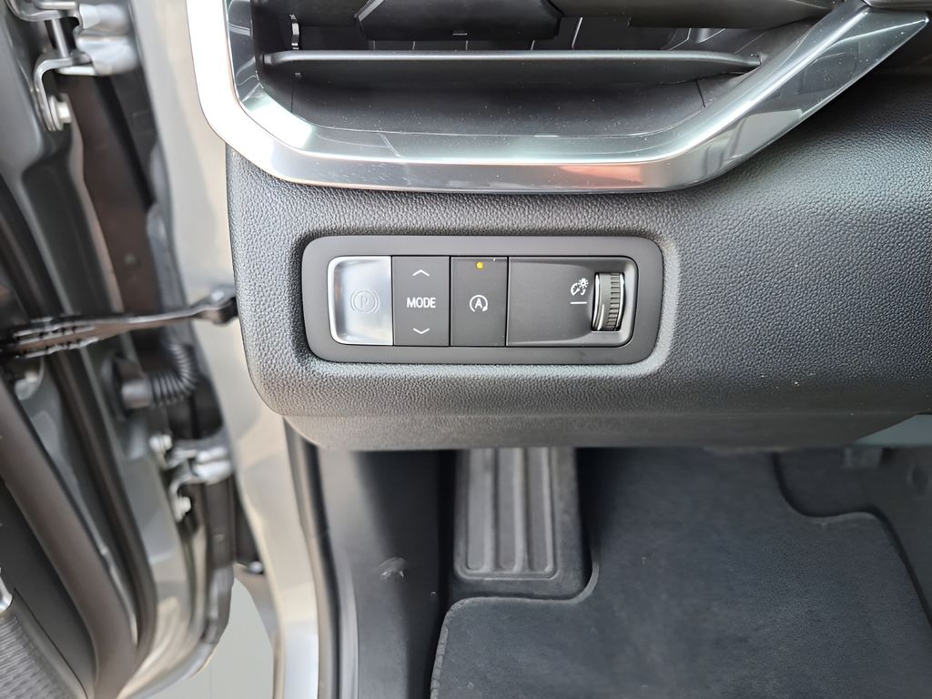 New 2026 Silver GMC Elevation image 37