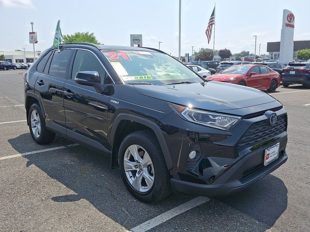 2021 Toyota RAV4 XLE 3