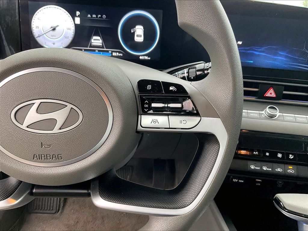 2024 Hyundai Elantra — photo 23