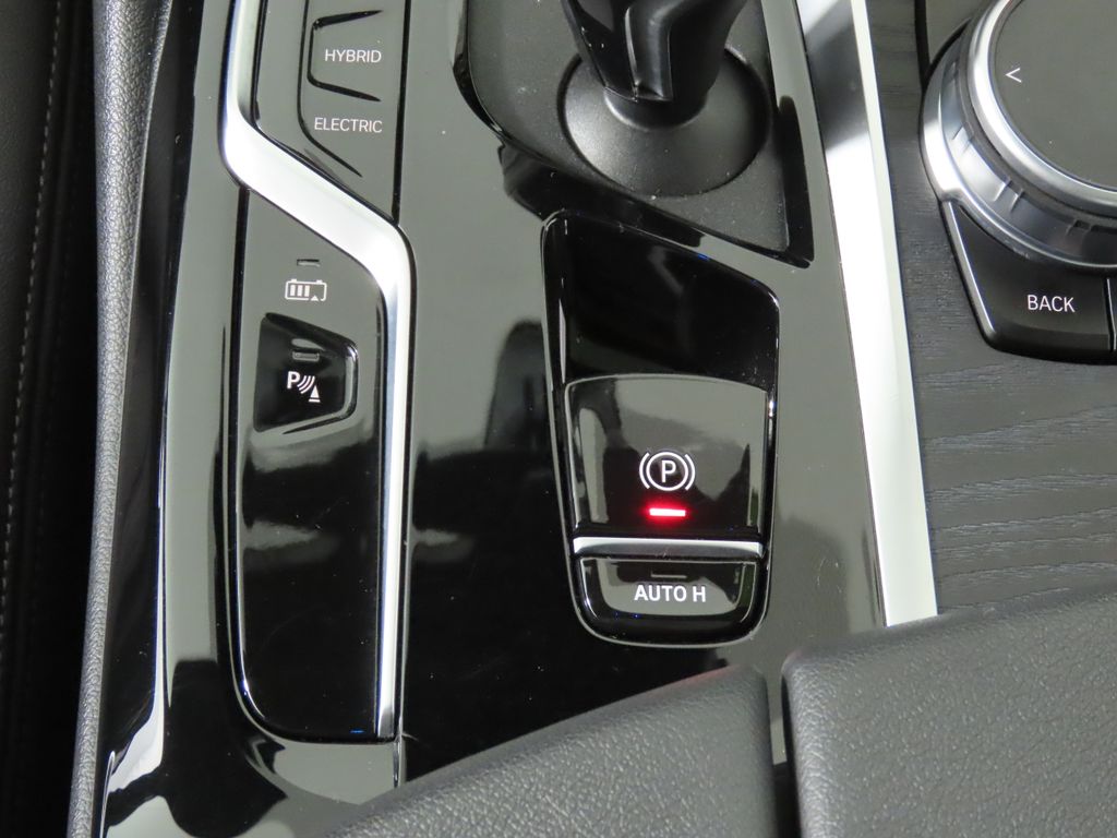 Thumbnail: 2022 BMW 5 Series - 25