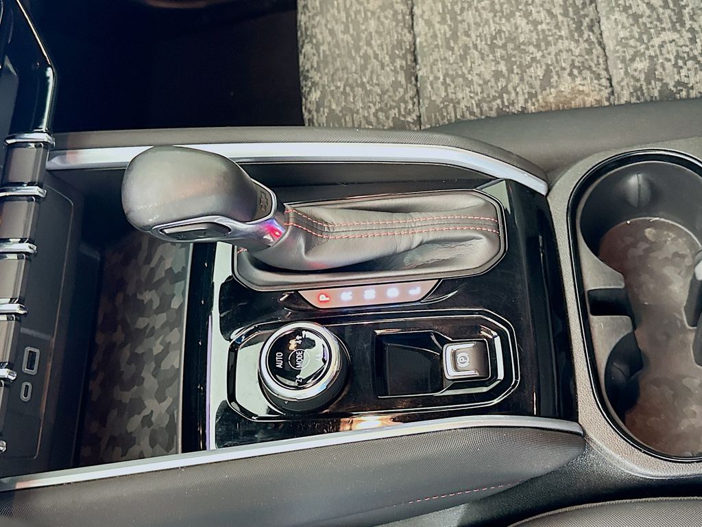 Thumbnail: 2023 Chevrolet Colorado - 16