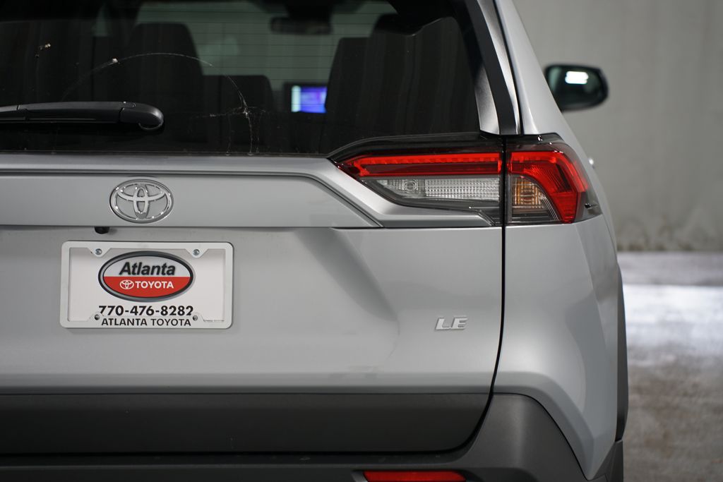 2025 Toyota RAV4 LE 10