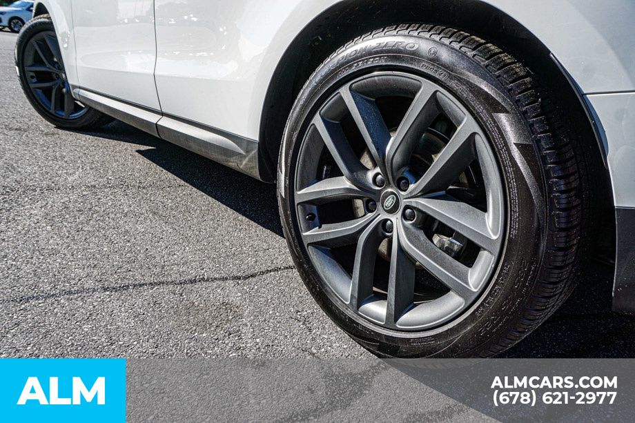 Used 2023 White Land Rover SE image 16