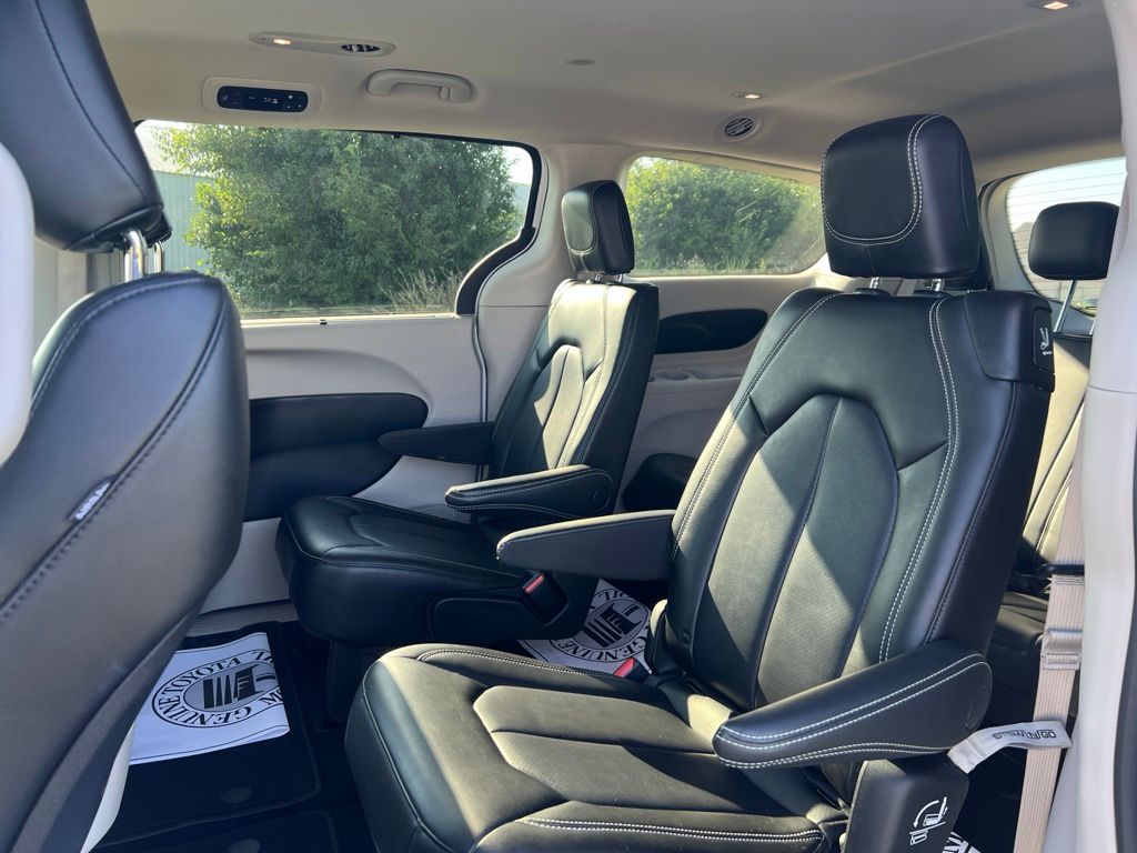 Used 2023 Chrysler Pacifica Van