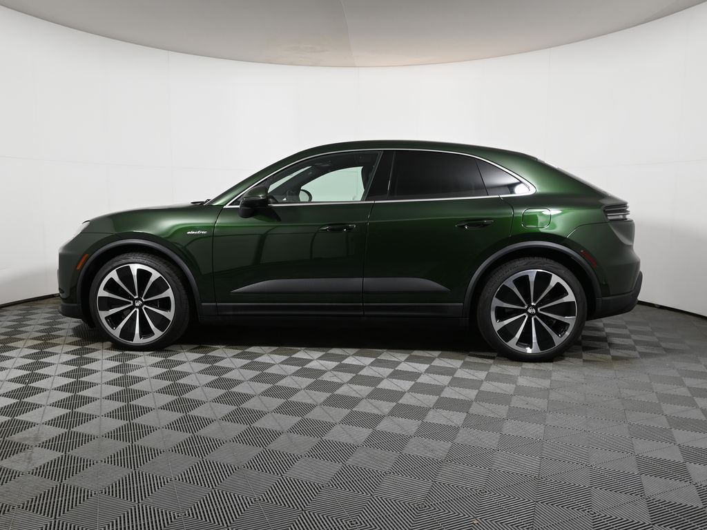 Thumbnail: 2025 Porsche Macan - 2