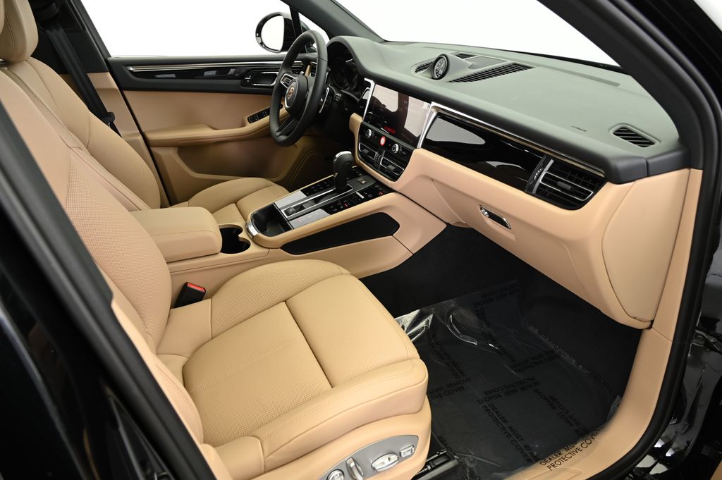 Thumbnail: 2025 Porsche Macan - 22