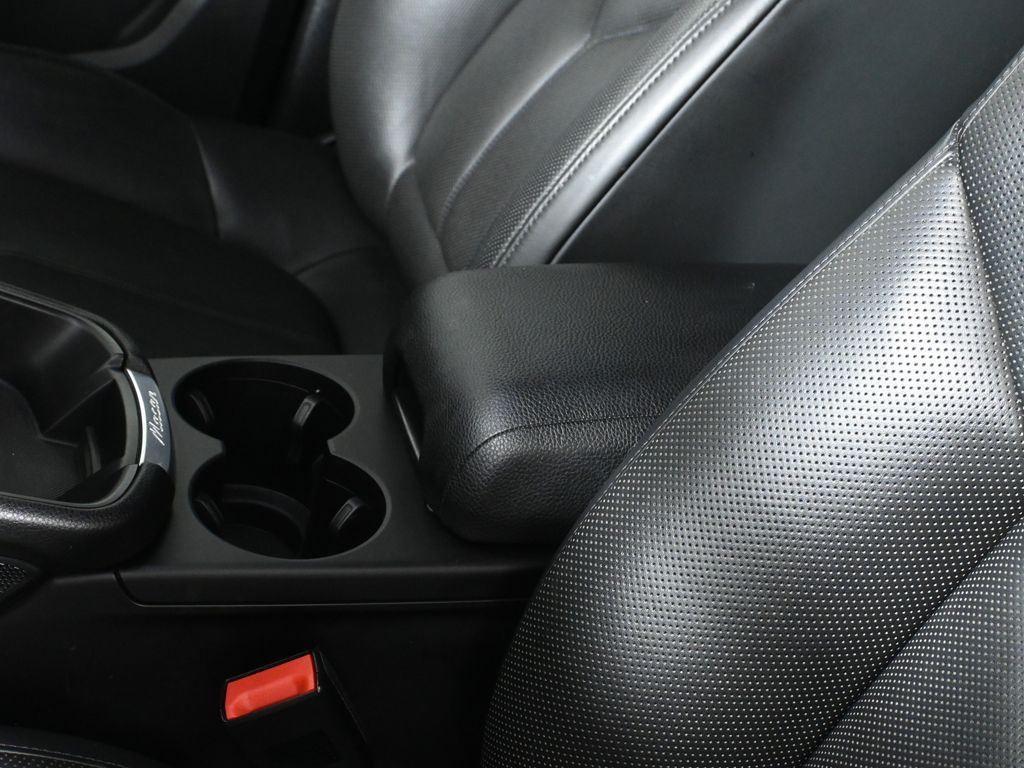 Thumbnail: 2022 Porsche Macan - 29