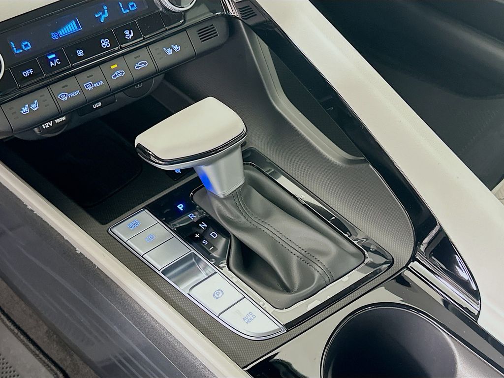 Thumbnail: 2025 Hyundai Elantra - 15