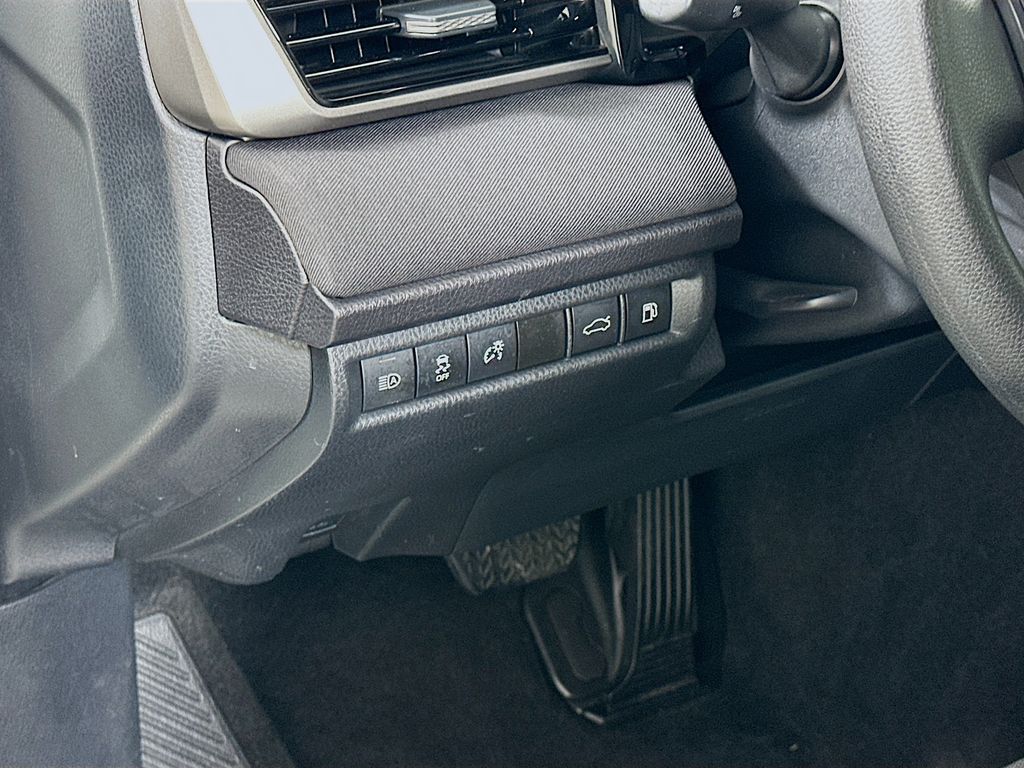 2025 Toyota Camry LE 10