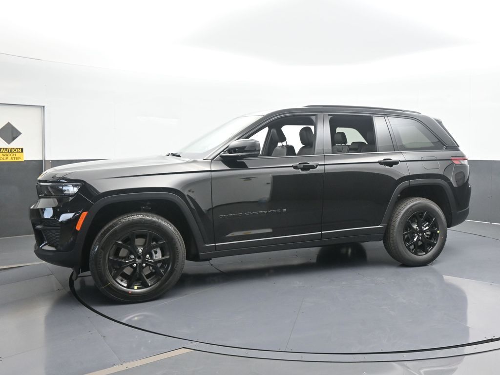 New 2025 Diamond Black Crystal Pearlcoat Jeep Altitude image 2