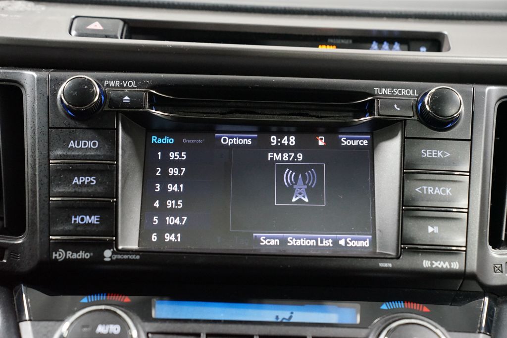 Thumbnail: 2018 Toyota RAV4 - 17