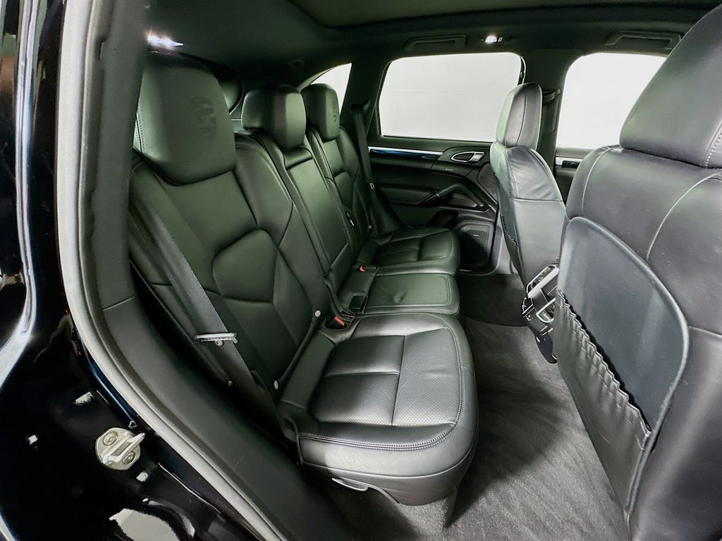 Thumbnail: 2017 Porsche Cayenne - 28