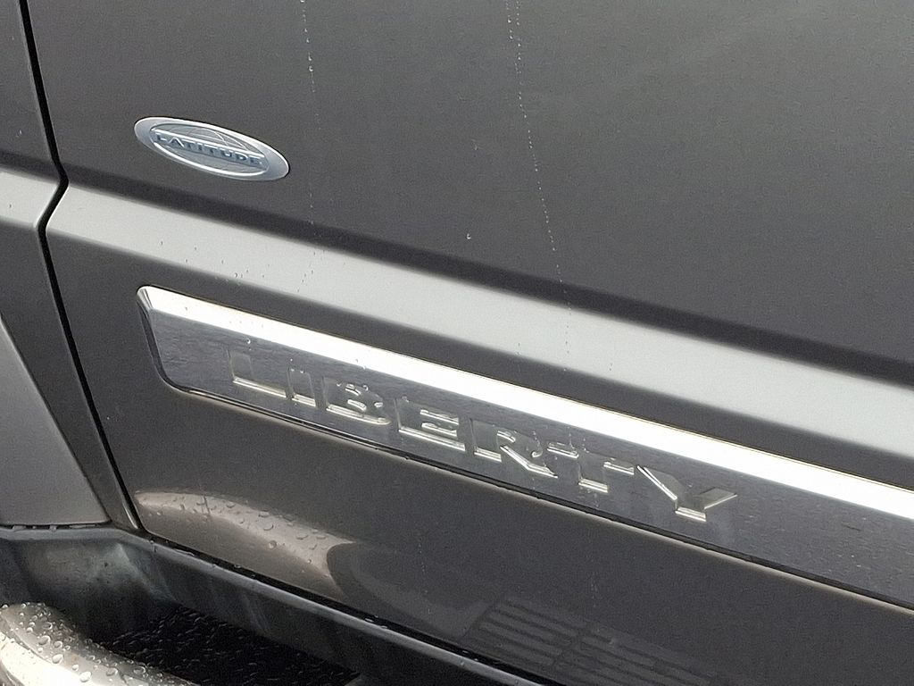 2012 Jeep Liberty Sport 32