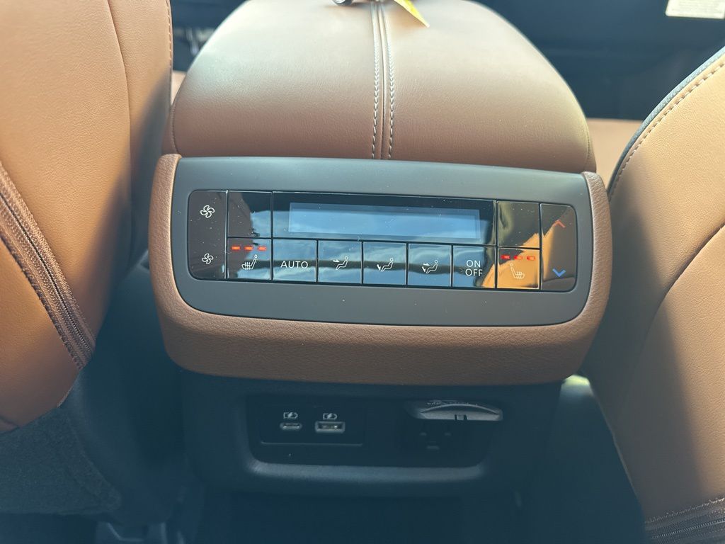 2025 Boulder Gray Pearl Nissan Pathfinder Platinum FWD SUV