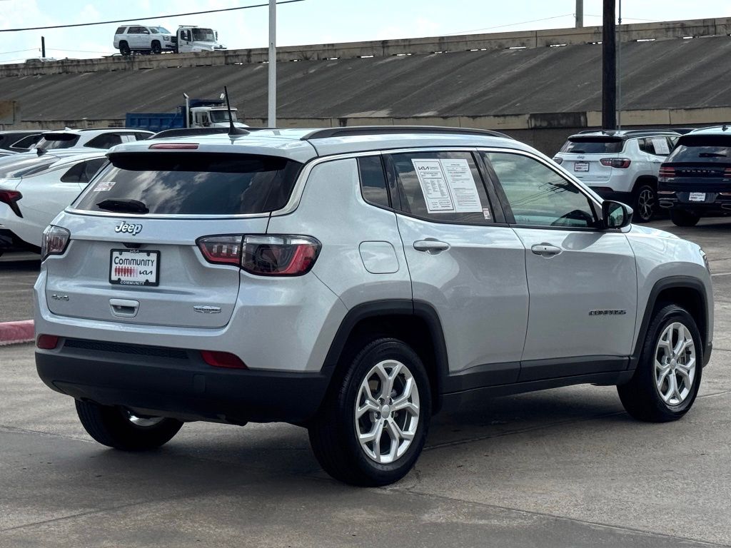2024 Jeep Compass Latitude Silver at Toyota of Victoria