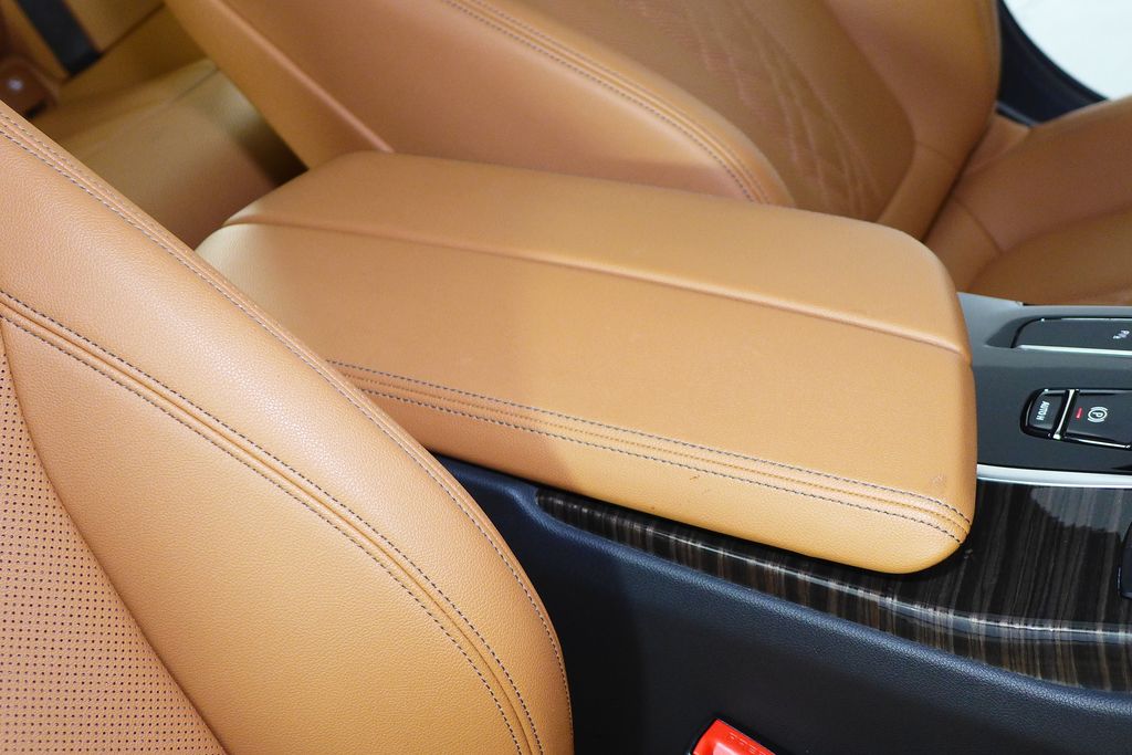 Thumbnail: 2023 BMW 5 Series - 16