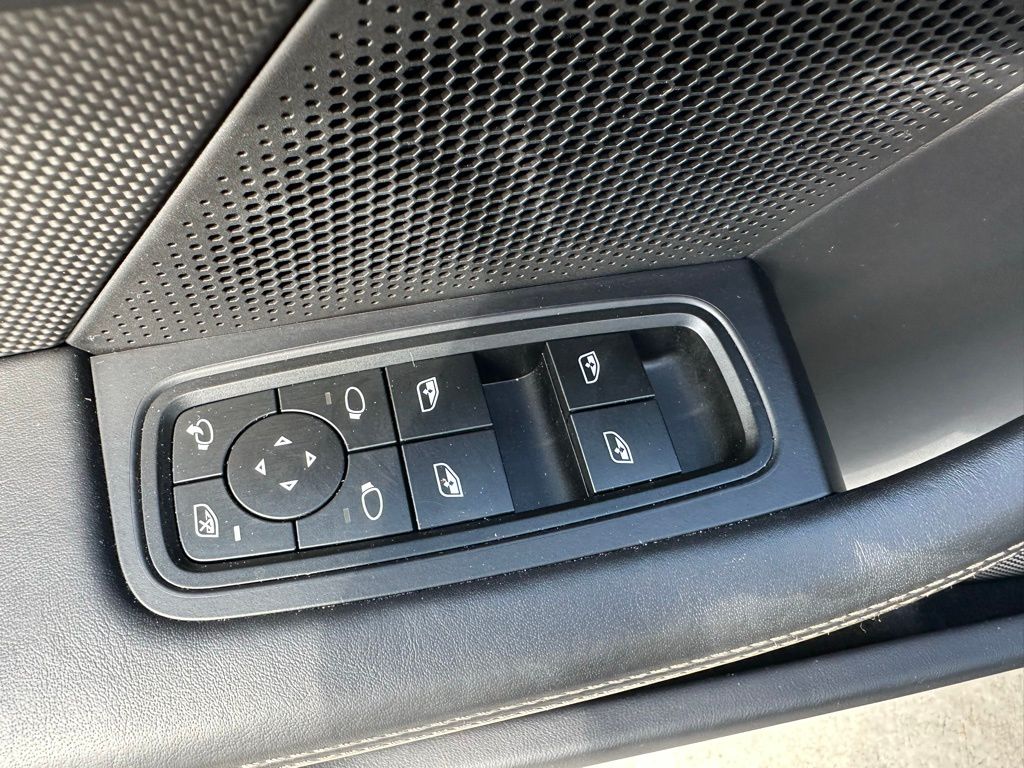 Thumbnail: 2025 Porsche Taycan - 20