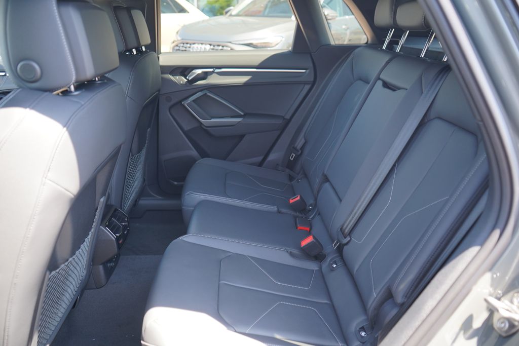 Thumbnail: 2025 Audi Q3 - 7