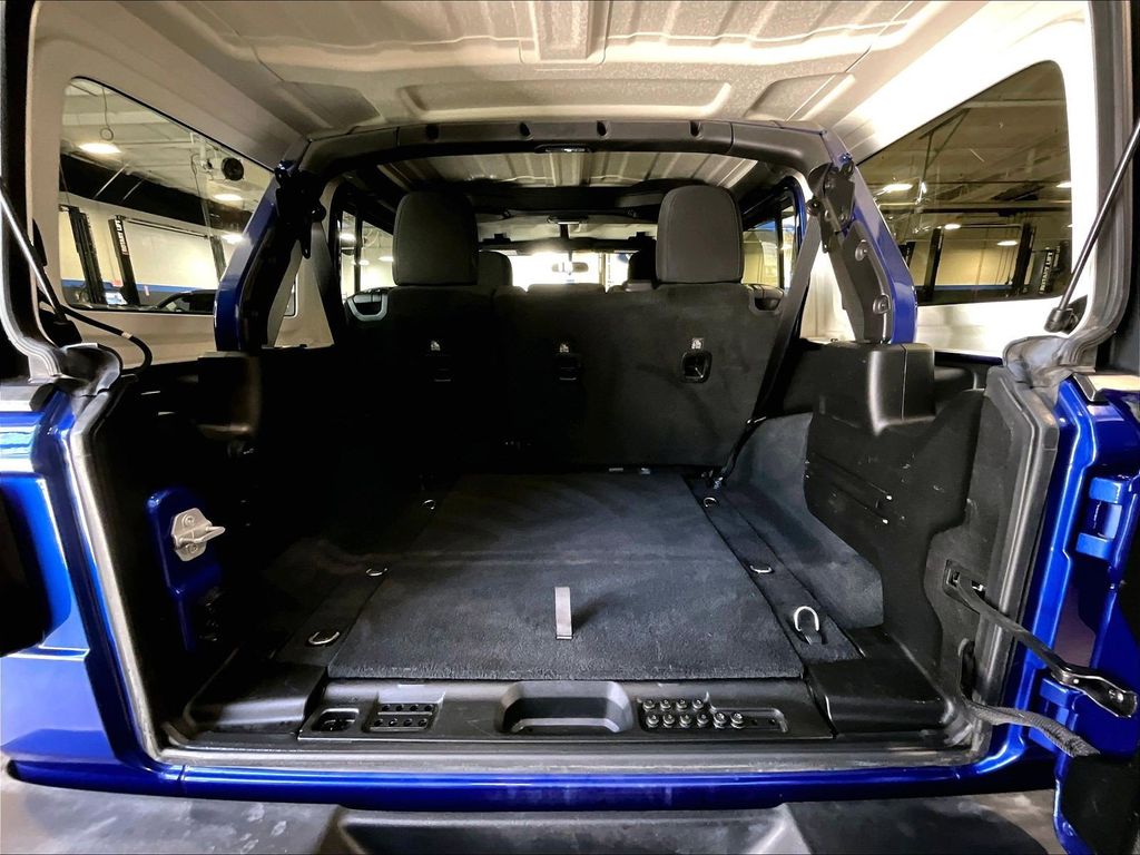 2019 Jeep Wrangler — photo 17