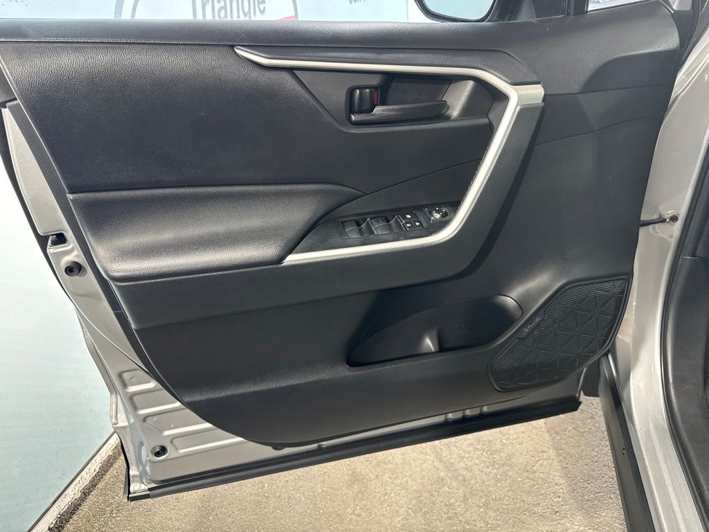 Thumbnail: 2019 Toyota RAV4 - 31