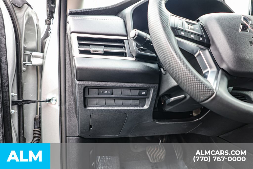 Used 2025 Silver Mitsubishi SE image 28