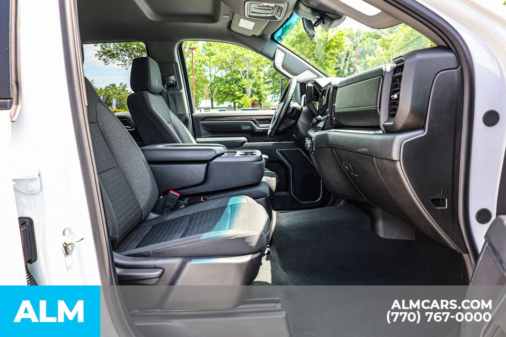 Used 2025 White Chevrolet LT image 21