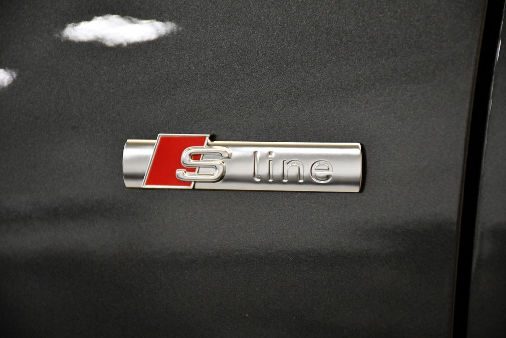 Thumbnail: 2025 Audi Q3 - 11