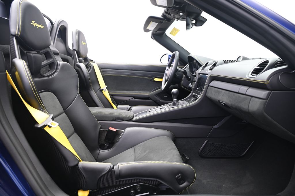 2022 Porsche   30