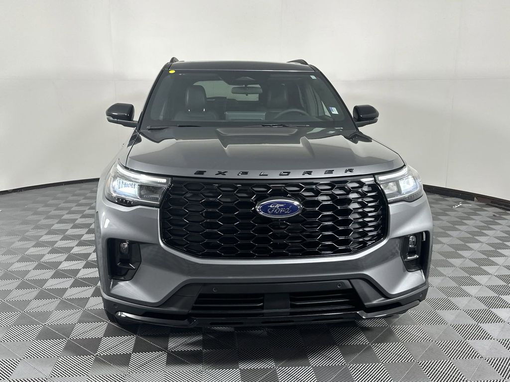 2025 Ford Explorer ST-Line 2