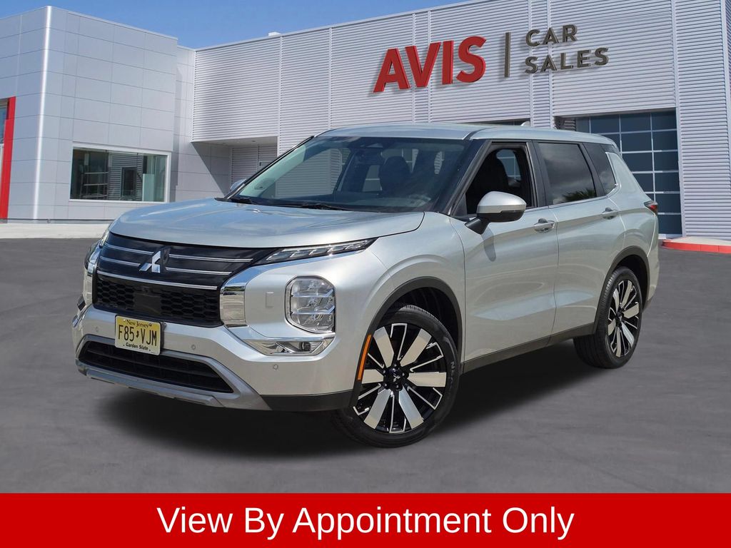 Silver 2025 Mitsubishi Outlander SUV / Crossover Front-Wheel Drive Continuously Variable Transmission