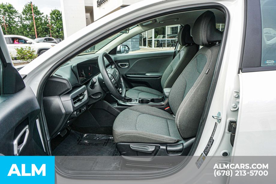 Used 2025 White Kia LXS image 18