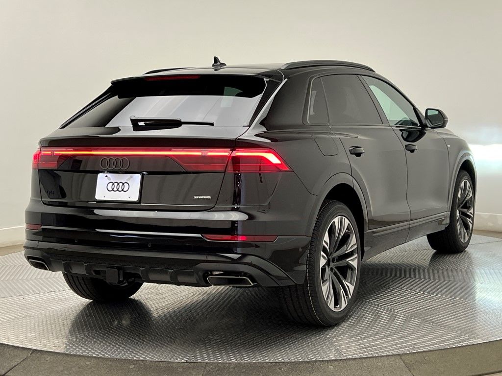 Thumbnail: 2026 Audi Q8 - 5