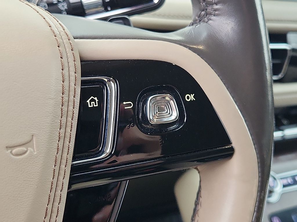 Thumbnail: 2020 Lincoln Aviator - 22