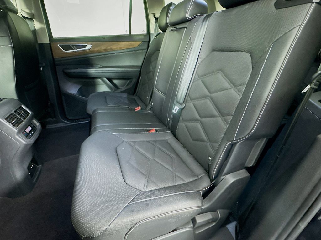 2024 Volkswagen Atlas 2.0T SE w/Technology photo