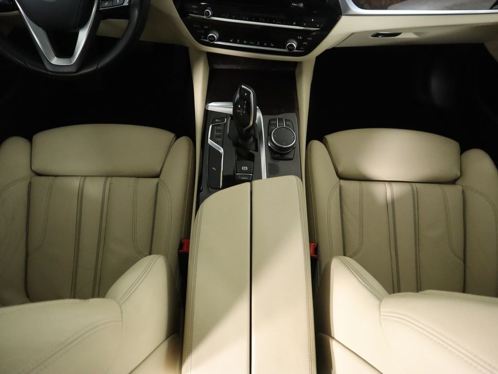 Thumbnail: 2017 BMW 5 Series - 17