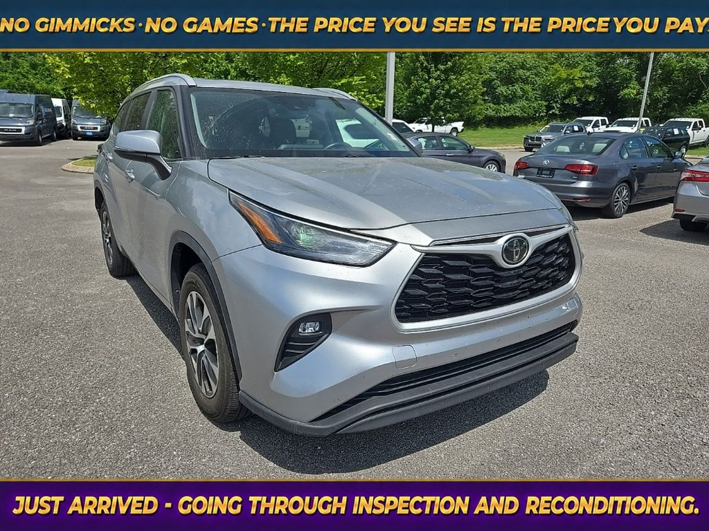 Celestial Silver Metallic 2024 Toyota Highlander SUV / Crossover Front-Wheel Drive 8-Speed Automatic