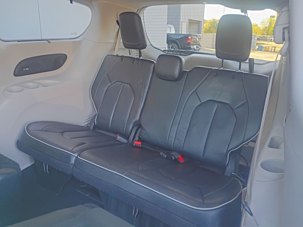 Used Car 2022 Chrysler Pacifica Hybrid  Limited For Sale Under $30,000 In Austin, Texas