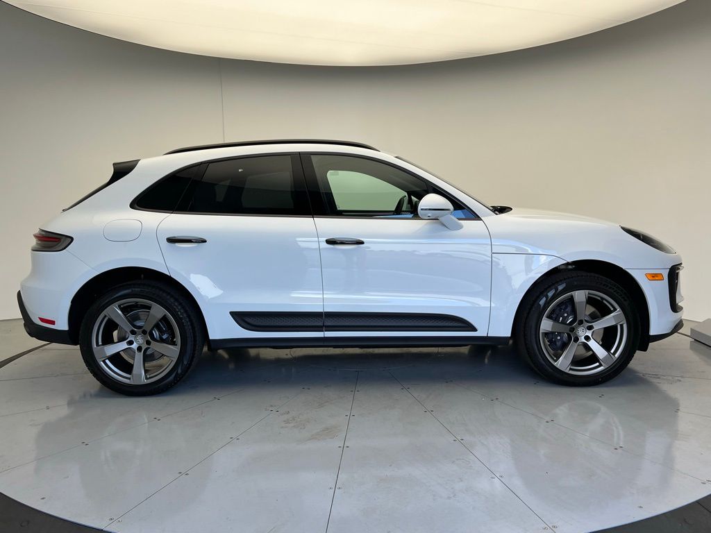 2025 Porsche Macan  23